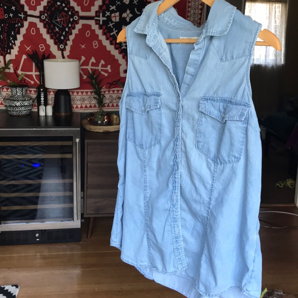 Faded Glory Chambray sleeveless button up